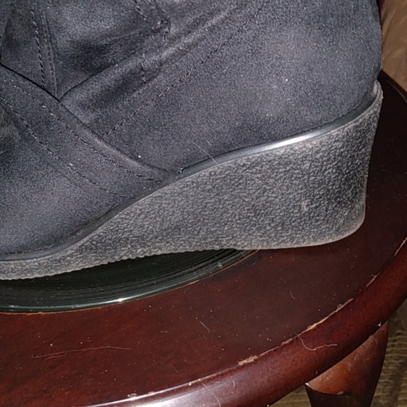 Black Boot - Picture 3 of 12